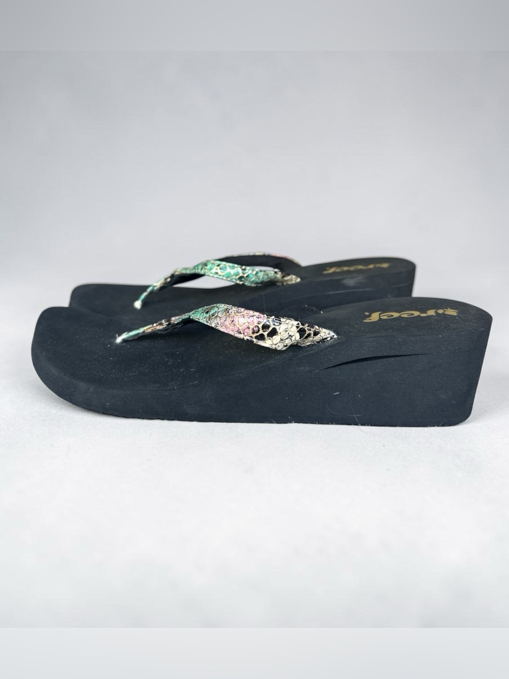 Reef Women’s Black Sandals with Mint Snake-Print Straps - Picture 4 of 5